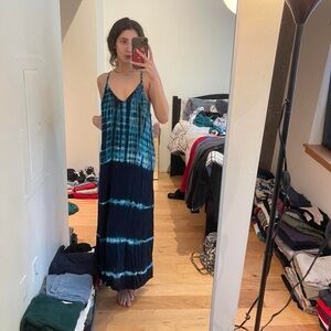 Elegant Blue Tie-Dye Maxi Dress